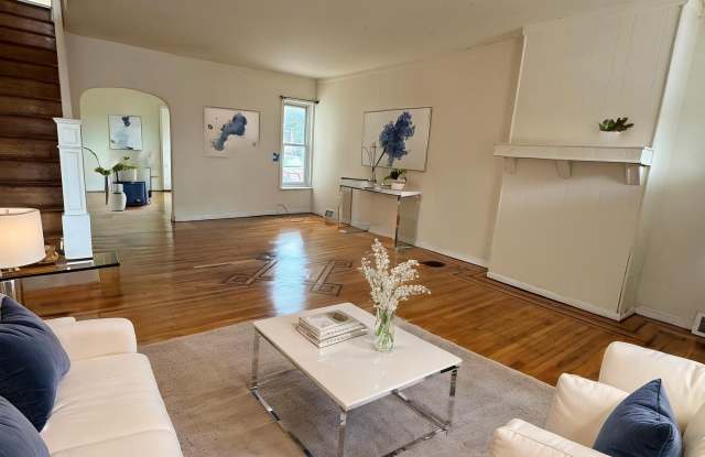 521 E Westmoreland St photos photos