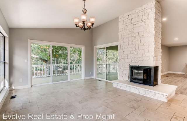 963 Mountain View Dr Gallery 4