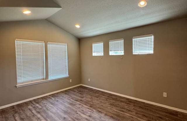 Beautiful 3 bedroom/2 bath home in Cottage Grove Gallery 4