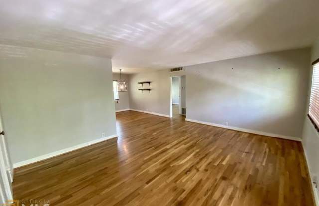 1392 Normandy Dr Gallery 2