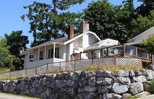 Lake Whatcom View - 2 Bedroom 1 Bath with Separate Office Space above Garage Gallery 1