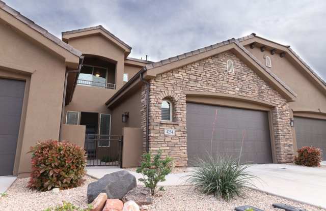 Pet Friendly 4 Bedroom Home! Internet included. photos photos