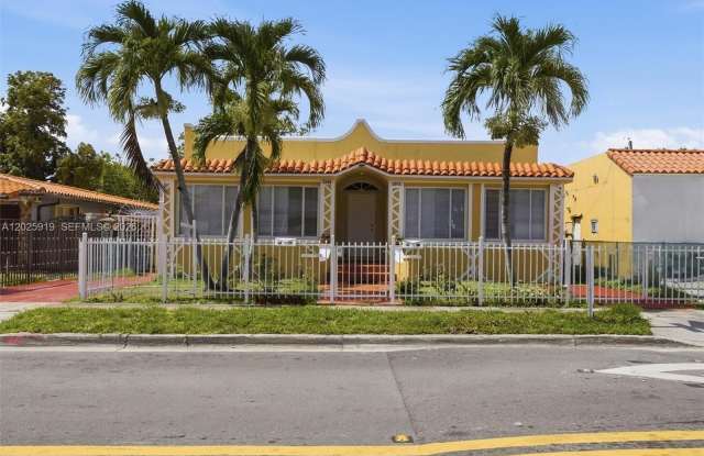 1743 SW 17th St photos photos