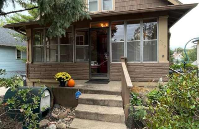 Beautiful 4 Bedroom Home Near Blackstone! photos photos