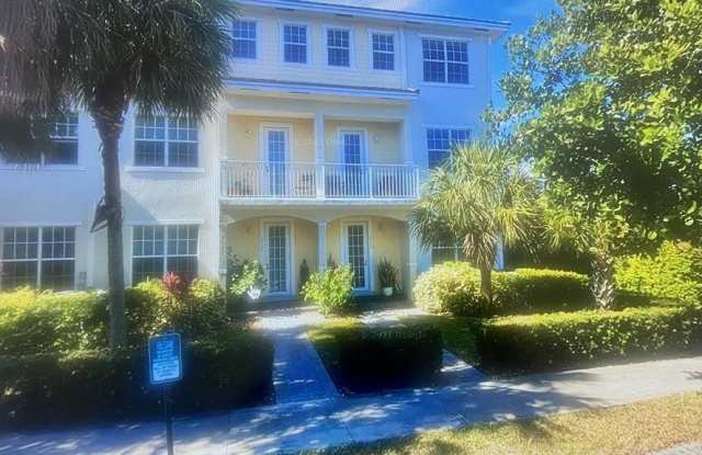 2720 NE 9th Ave photos photos