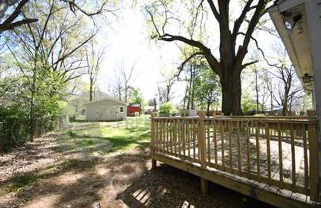 Comfortable 3-Bedroom Home with Deck & Backyard Gallery 4