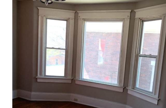 907 Lexington Avenue Gallery 2