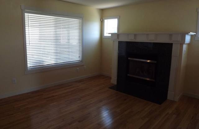 Beautiful 3 bedroom 2 1/2 bath 2 Story Home in Puyallup! Gallery 3