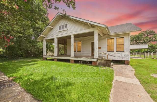 223 General Gardner Avenue Gallery 3