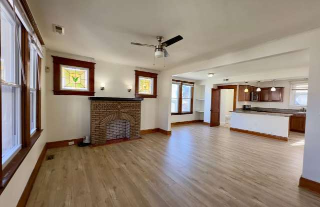 Fantastic 3-Bedroom Overlea Home with Open-Floor Plan! Gallery 4