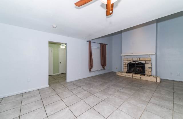 RENOVATED 2-BEDROOM TOWNHOME IN AHISD Gallery 4