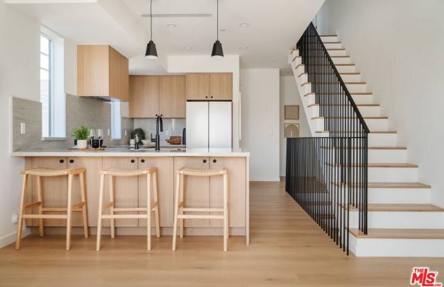 6763 Lexington Ave unit: 1/2 photos photos