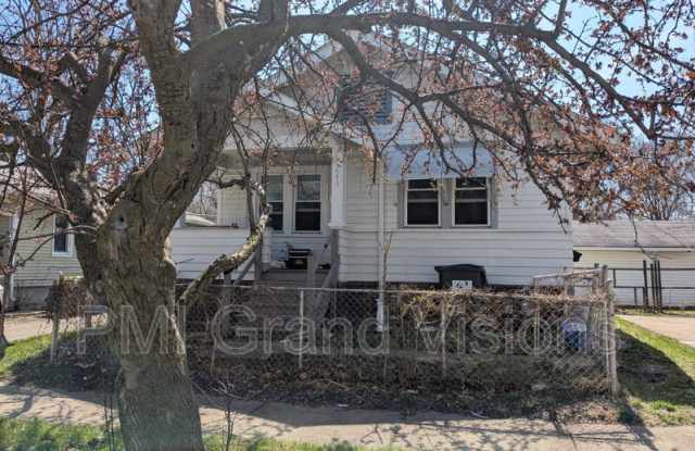 645 W Sawyer St - 645 West Sawyer Street, Decatur, IL 62526