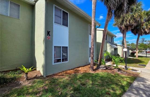 561 FAIRWAYS CIRCLE photos photos