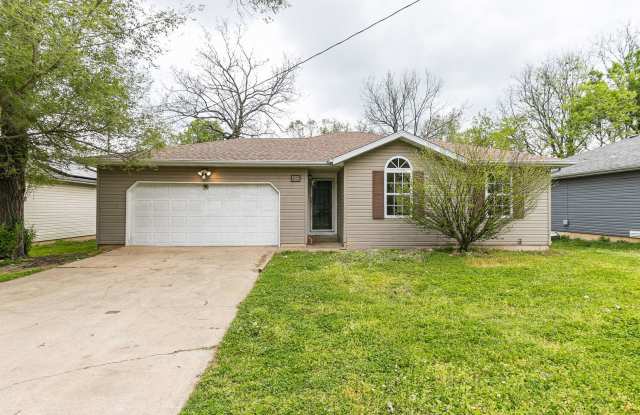 REMODELED 3 Bedroom | 2 Bathroom | 2 Car Garage HOME -- 1300 Sqft, PETS WELCOME! photos photos