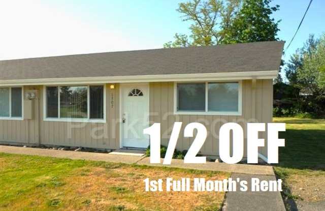 1/2 Off the 1st Full Month's Rent! Tacoma Area 2 Bedroom 1 Bathroom Duplex Gallery 1