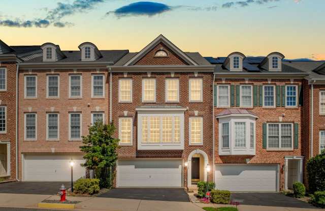 SPACIOUS ALEXANDRIA TOWNHOME | NEAR OLD TOWN & I-495 Gallery 3