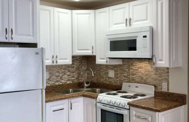 Beautiful 1 Bedroom, SENIOR home (55+) $1,400 /MO Gallery 4