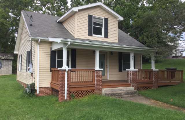 Radford, 4 BR / 2 BA house, Available in August photos photos