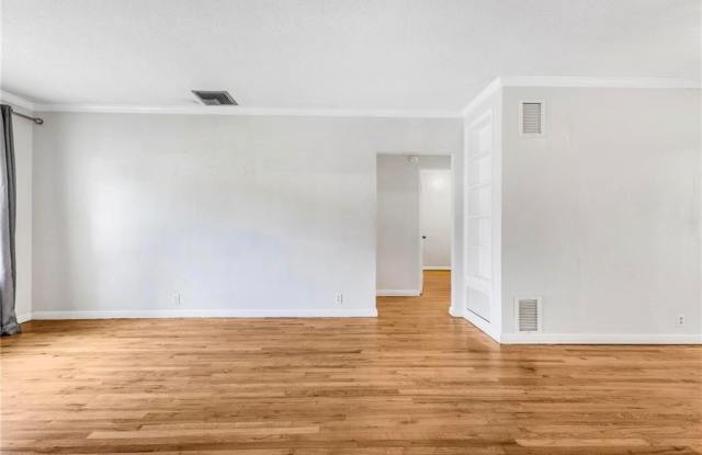 2769 Chadwick Drive N Gallery 4