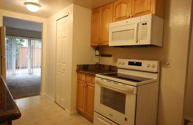 2 Bedroom Townhome for Rent - 2904 Yulupa Avenue, Santa Rosa, CA 95405