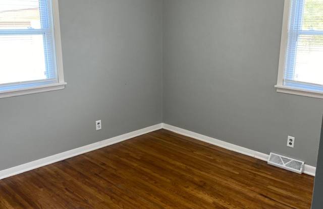Updated 3 Bedroom, 1 Bathroom House- 1216 Beech Gallery 4