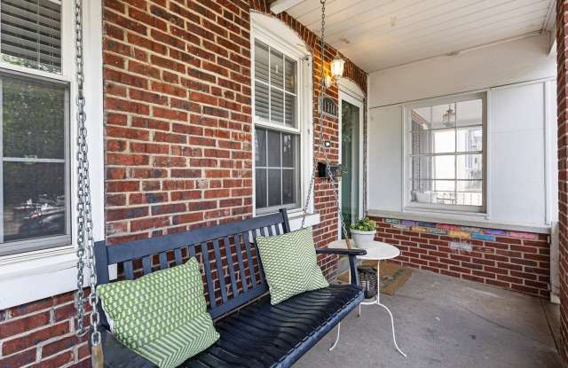 Great House in Trolley with Off Street Parking Gallery 3