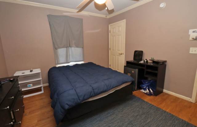PRE-LEASING FOR 2027-2028 School Yeaer! ! 4 Bedroom, 2 Bath in Olympia! Gallery 4