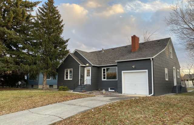 5 Bedroom, 3 Bathroom House Near Pioneer Park, Hospitals  Colleges photos photos