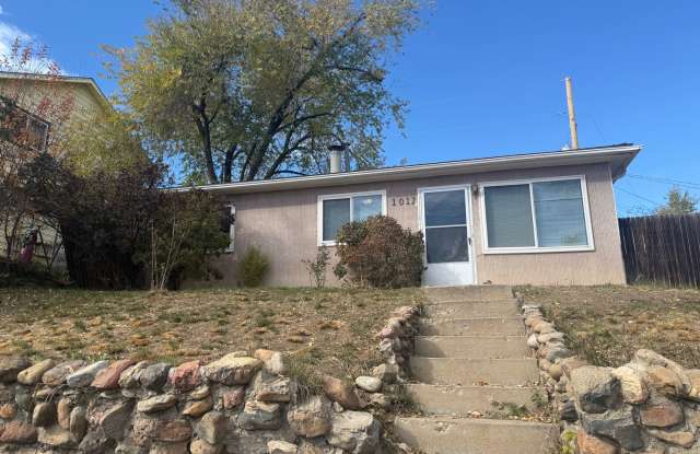 FREE 50in FLAT SCREEN TV Move in Special!!! Cozy 2 Bedroom 1 Bathroom Single Family Residence in the Heart of Golden, Co - 1012 4th Street, Golden, CO 80403