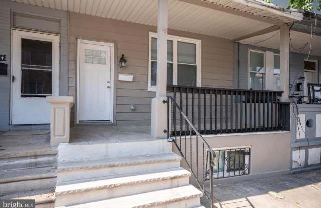 Large 3 bedroom with powder room on 1st fl Gallery 3