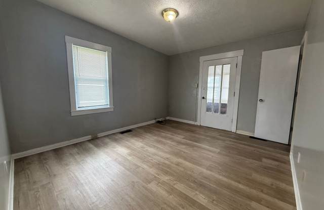 For Rent: 509 W 8th St! 3 Bed / 1 Bath House — Pet Friendly! Washer & Dryer Hookups! Gallery 3