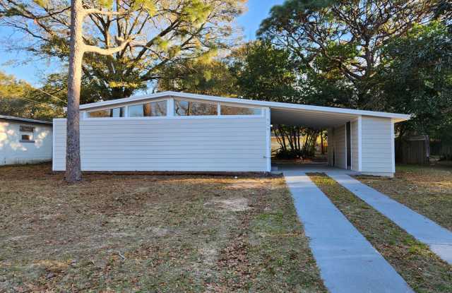909 Twinbrook Ave Pensacola, FL 32505 Ask us how you can rent this home without paying a security deposit through Rhino! - 909 Twinbrook Avenue, Brent, FL 32505