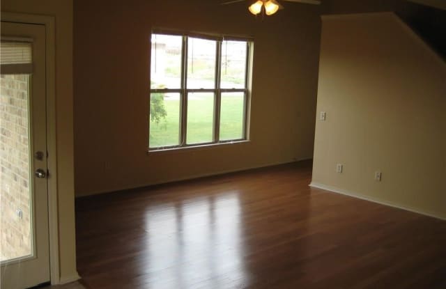 3404 SW Deerfield Boulevard Gallery 2