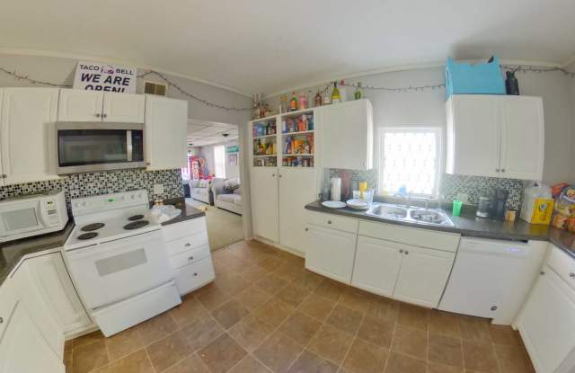 3D Tour Available - 3 Blocks to KSU Campus  5 Blocks to Aggieville + Washer  Dryer Included! Available August 1st! photos photos