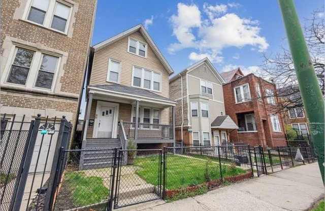 4833 N Ashland Avenue unit: 2 photos photos