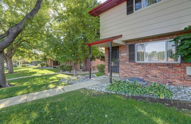 Applewood Crest Townhomes & Apartments Gallery 4