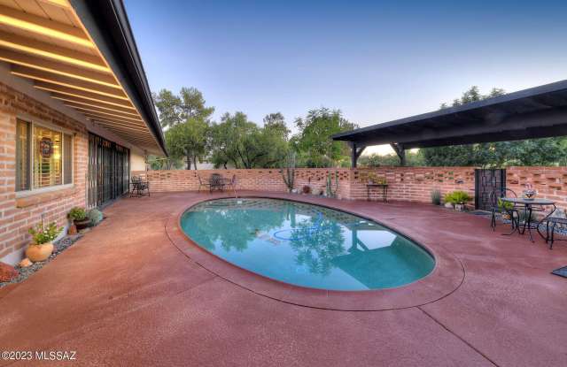 250 West Greenock Drive - 250 West Greenock Drive, Oro Valley, AZ 85737