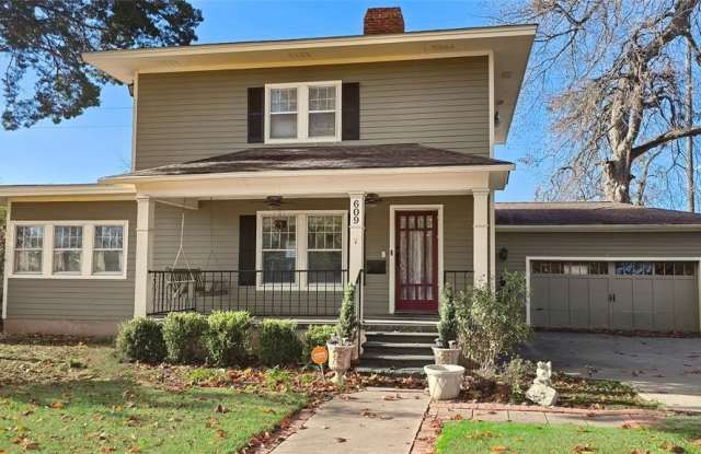 609 N Ash Street photos photos