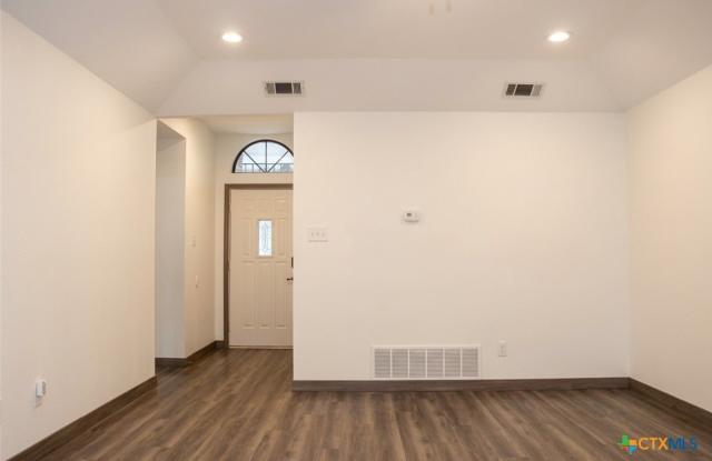 615 Atkinson Avenue Gallery 4