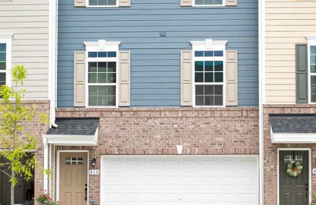 Beautiful 3 bedroom, 2.5 bath townhome in RTP Available August 15! photos photos
