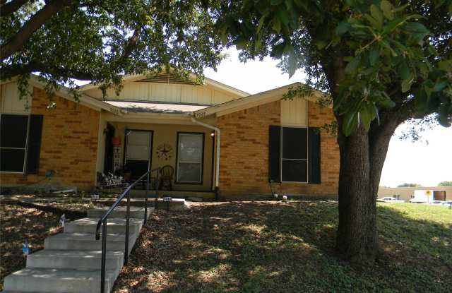 7024 Crosstimbers Lane Gallery 1