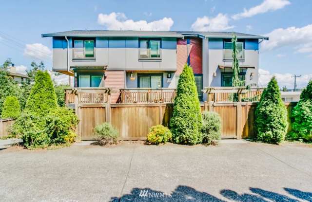 Contemporary 3BR Townhome with Stylish Renovation! - 1017 North 39th Street, Seattle, WA 98103