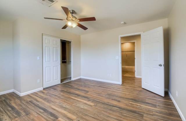 4 Bedroom 3 Bathroom Single Family Home in Phoenix Gallery 4