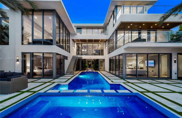 440 Mola Ave photos photos