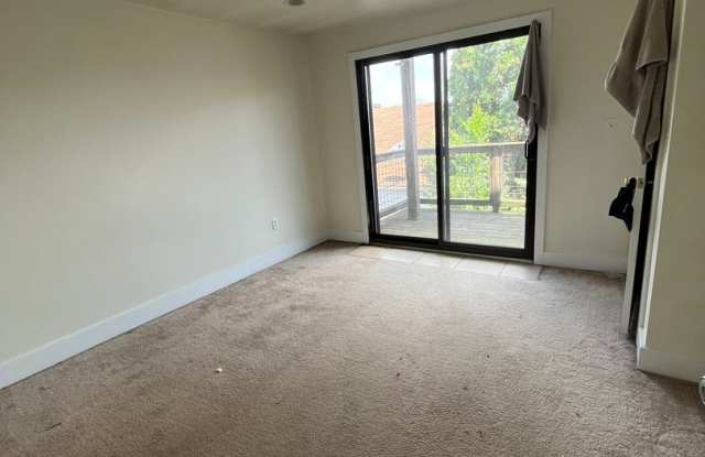 4 Bedroom House on Southside Slopes. - 2 Decks with amazing views - Central Air - Washer/Dryer Gallery 4