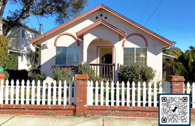 Charming Two Bedroom house with Garage and Laundry Hookups - 509 Dela Vina Avenue, Monterey, CA 93940