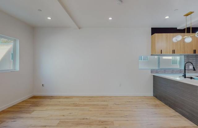 16012 Cantlay St Gallery 4