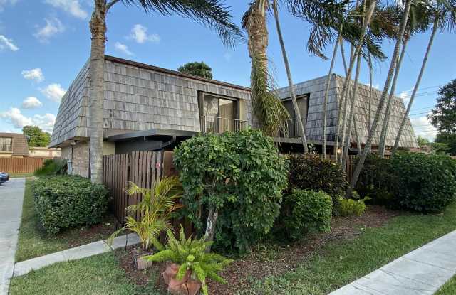 1011 Springdale Circle photos photos