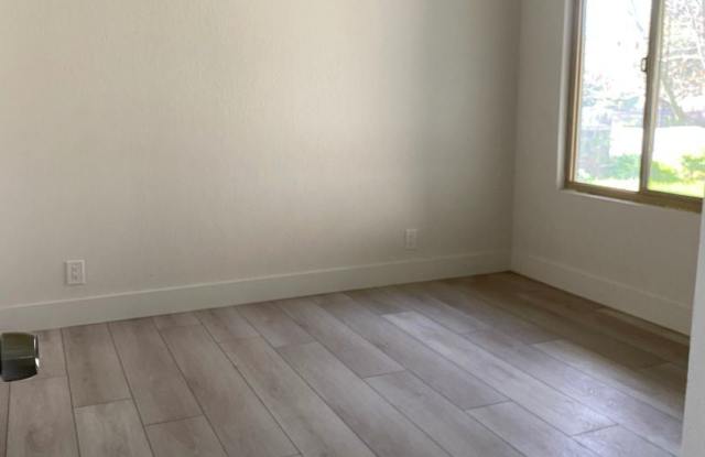 6132 Robertson Avenue Gallery 3